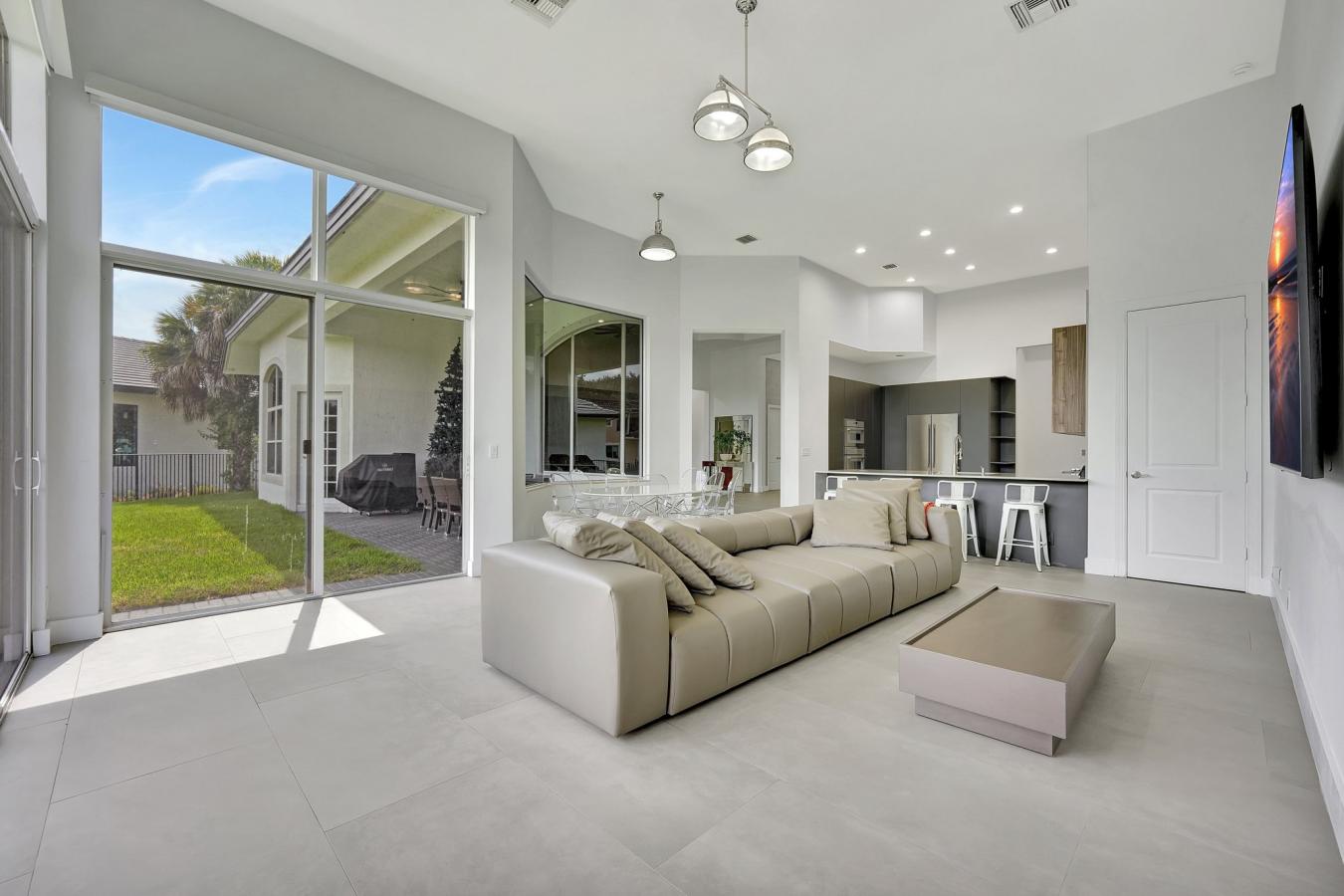 Weston, Florida, 33332, United States, 5 Bedrooms Bedrooms, ,4 BathroomsBathrooms,Residential,For Sale,1715034