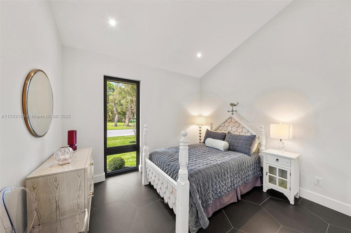 Wilton Manors, Florida, 33334, United States, 3 Bedrooms Bedrooms, ,2 BathroomsBathrooms,Residential,For Sale,1709441