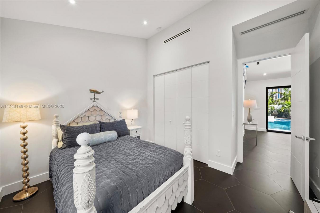 Wilton Manors, Florida, 33334, United States, 3 Bedrooms Bedrooms, ,2 BathroomsBathrooms,Residential,For Sale,1709441