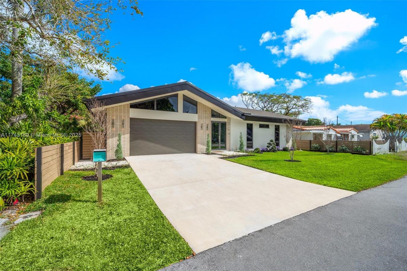 Wilton Manors, Florida, 33334, United States, 3 Bedrooms Bedrooms, ,2 BathroomsBathrooms,Residential,For Sale,1709441