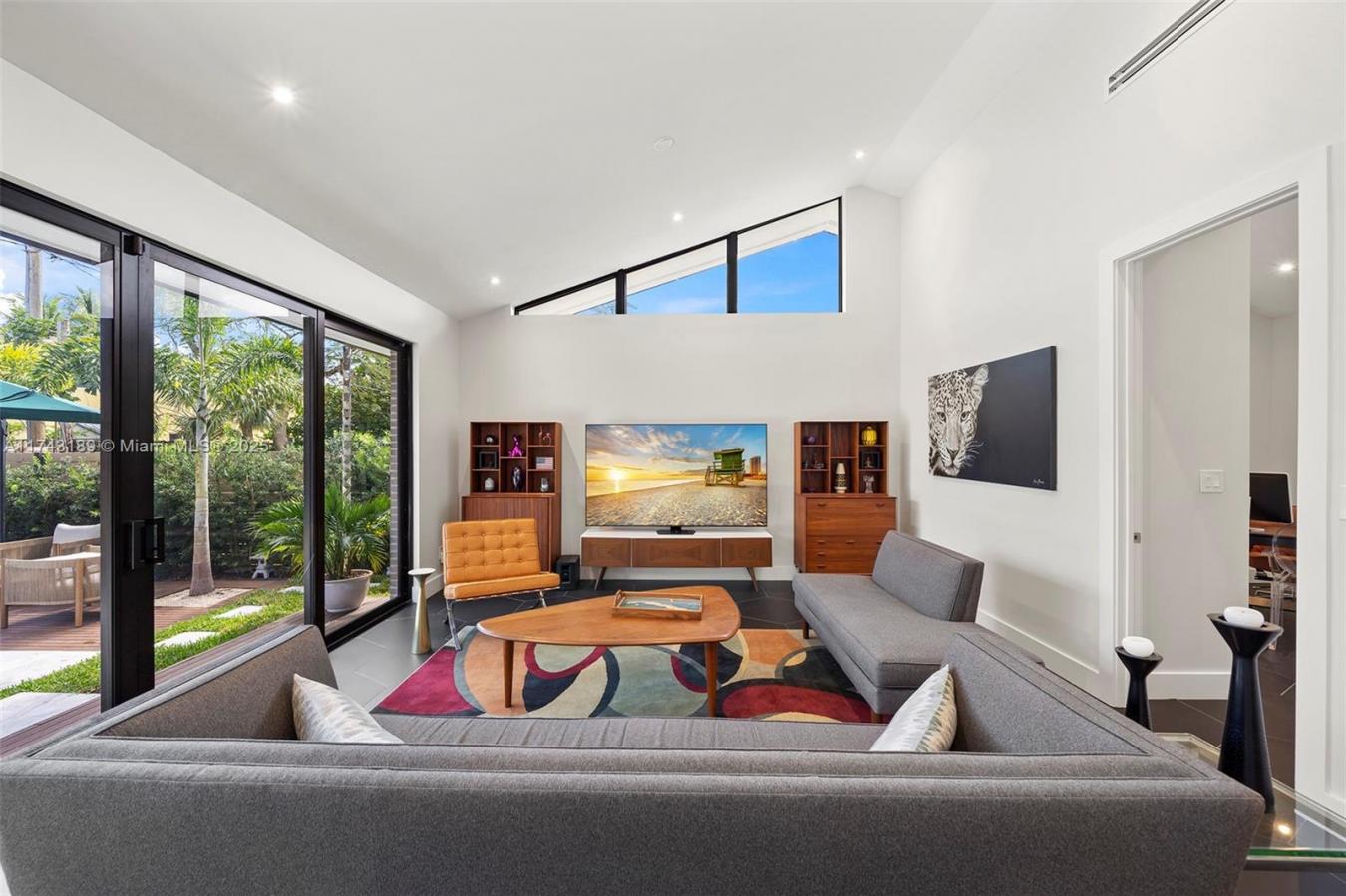 Wilton Manors, Florida, 33334, United States, 3 Bedrooms Bedrooms, ,2 BathroomsBathrooms,Residential,For Sale,1709441