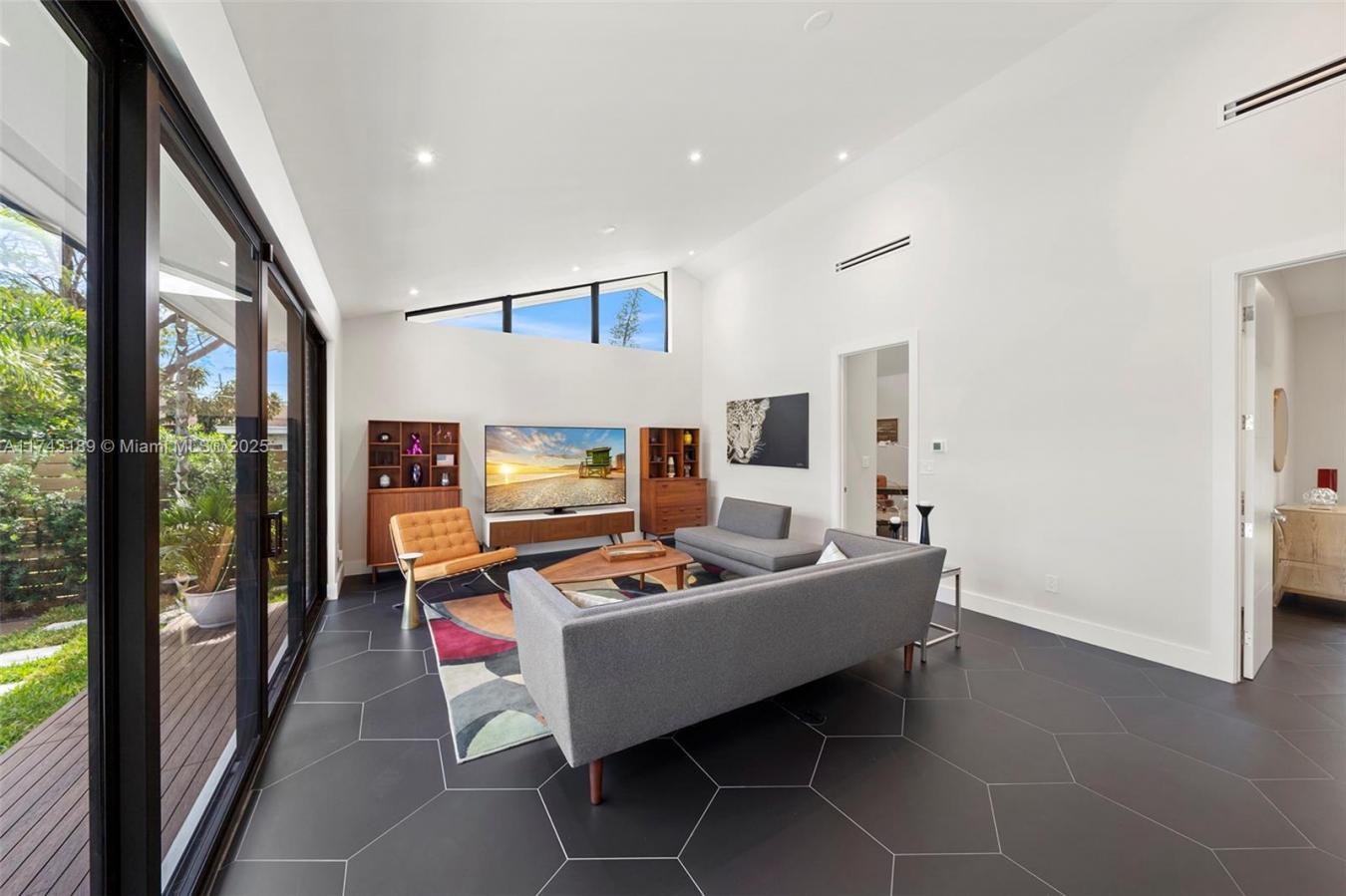 Wilton Manors, Florida, 33334, United States, 3 Bedrooms Bedrooms, ,2 BathroomsBathrooms,Residential,For Sale,1709441