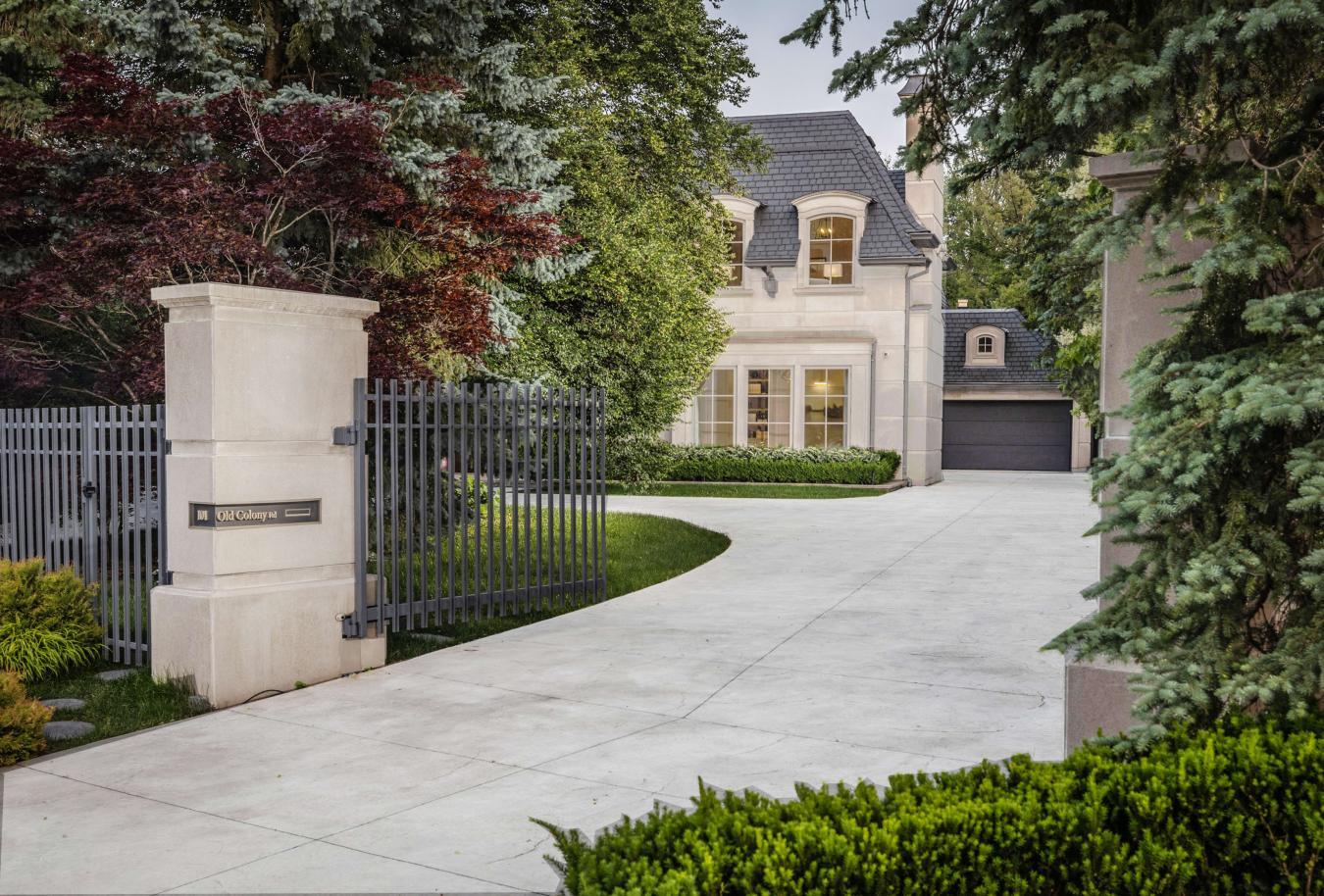 Toronto, ON, M2L 2K3, Canada, 5 Bedrooms Bedrooms, ,10 BathroomsBathrooms,Residential,For Sale,1714940