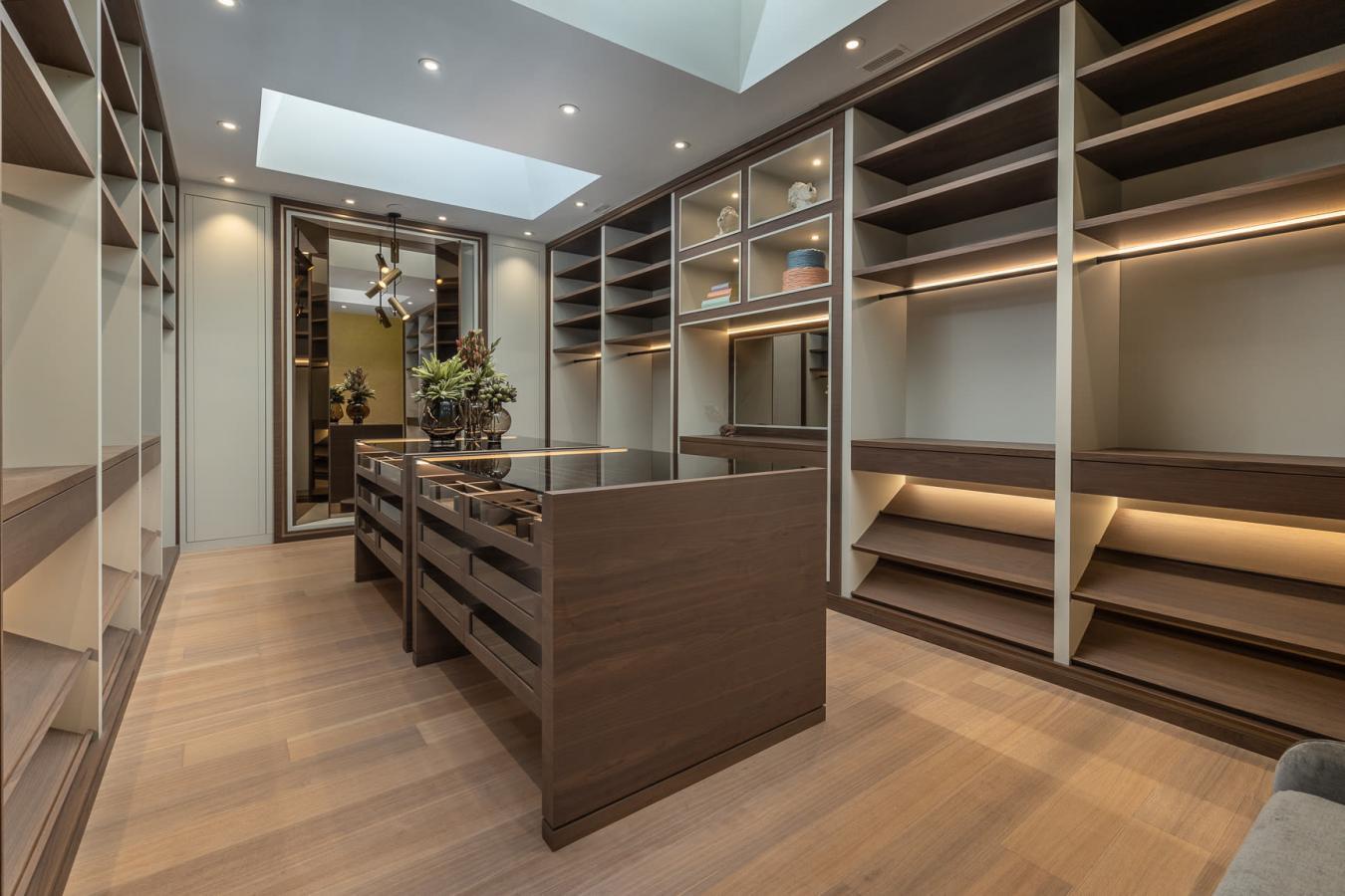 Toronto, ON, M2L 2K3, Canada, 5 Bedrooms Bedrooms, ,10 BathroomsBathrooms,Residential,For Sale,1714940