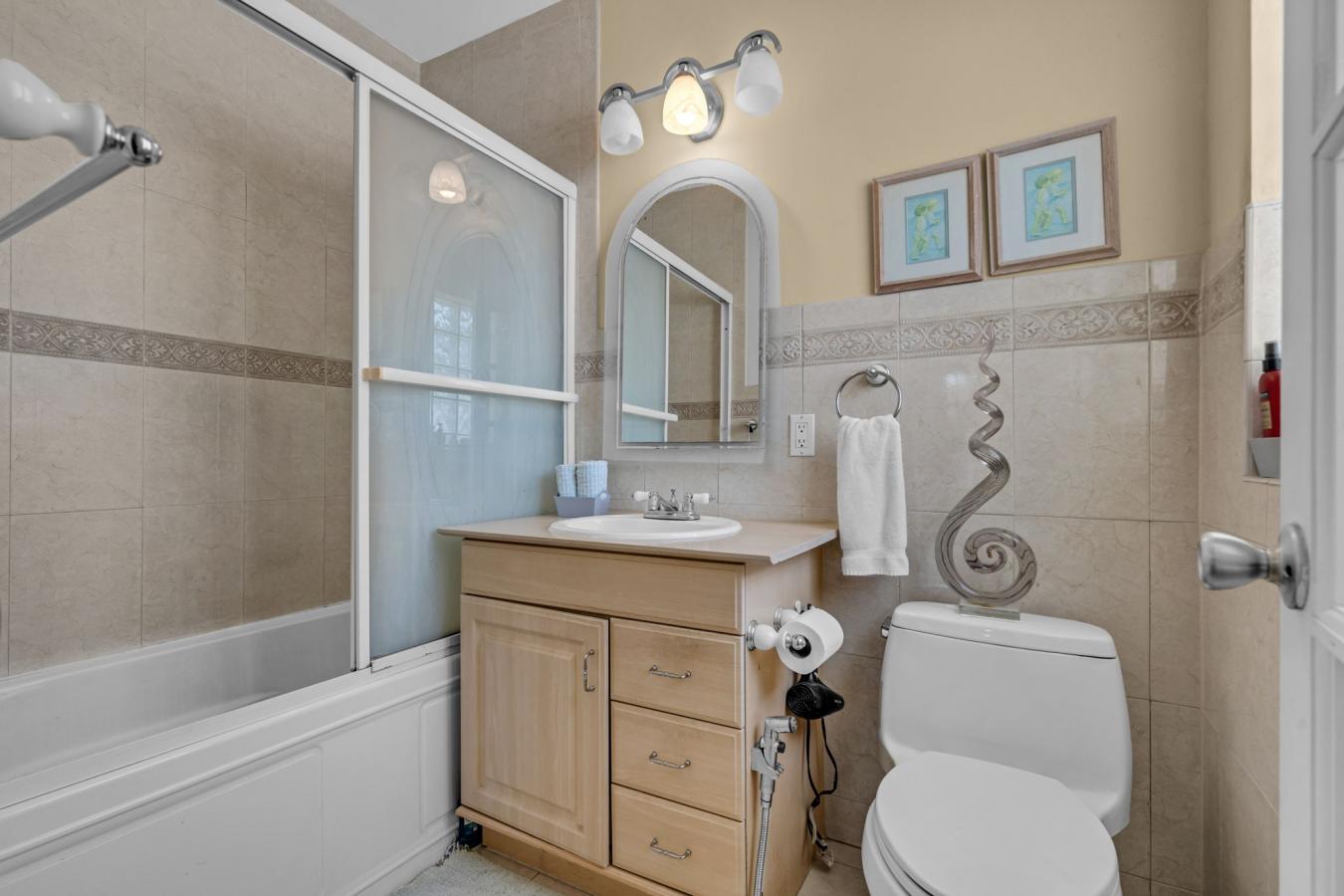 Miami Beach, Florida, 33141, United States, 3 Bedrooms Bedrooms, ,2 BathroomsBathrooms,Residential,For Sale,1714938