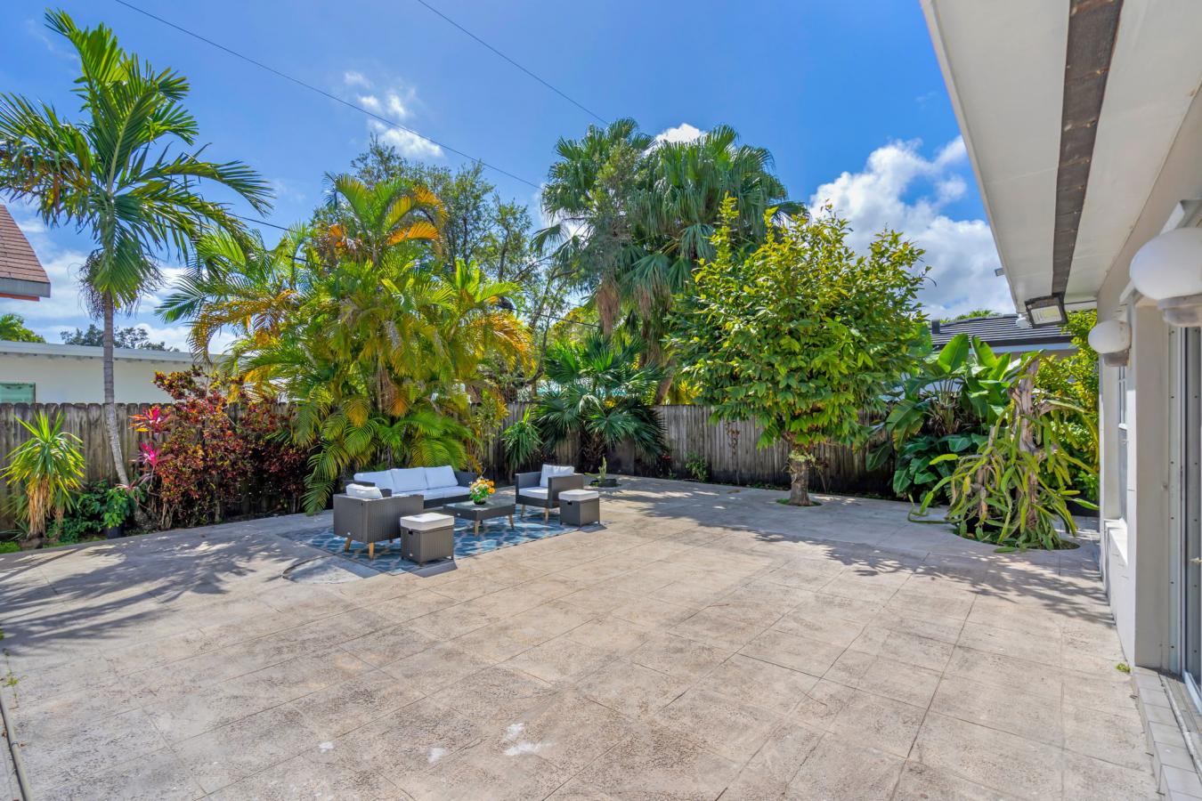 Miami Beach, Florida, 33141, United States, 3 Bedrooms Bedrooms, ,2 BathroomsBathrooms,Residential,For Sale,1714938