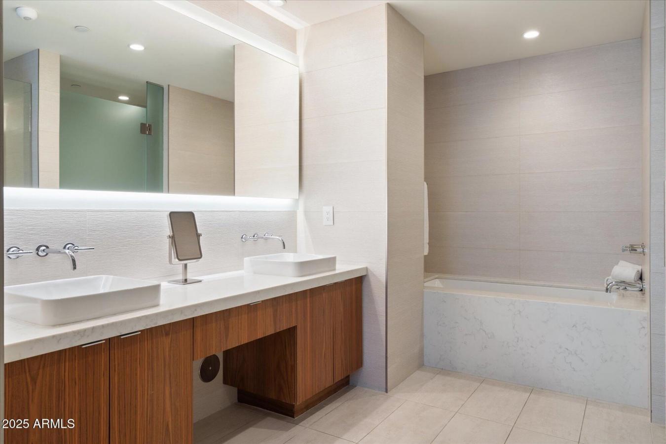 Paradise Valley, Arizona, 85253, United States, 1 Bedroom Bedrooms, ,Residential,For Sale,1714927