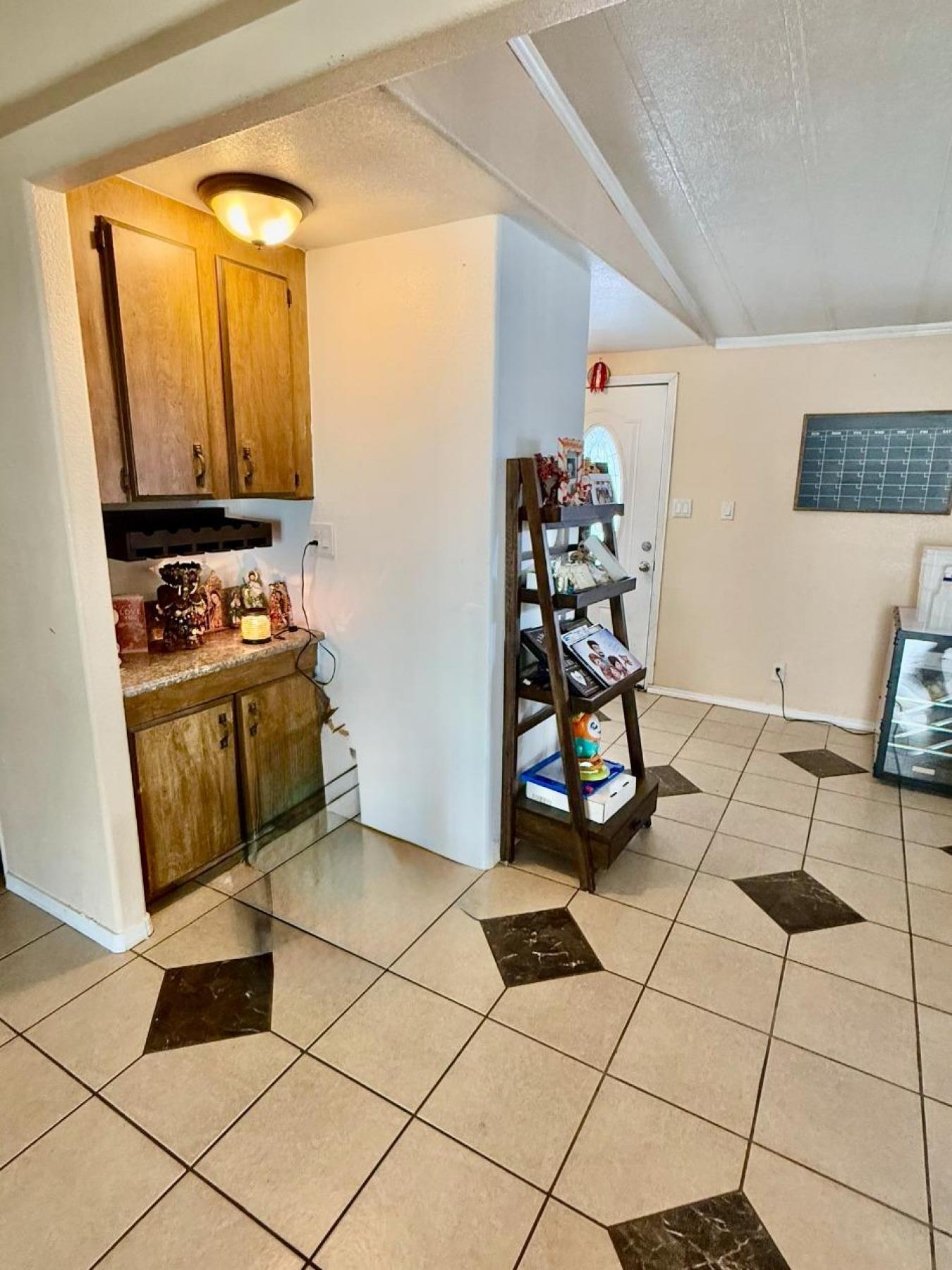 Looking for a cozy, affordable home in a prime location? This charming – image 19