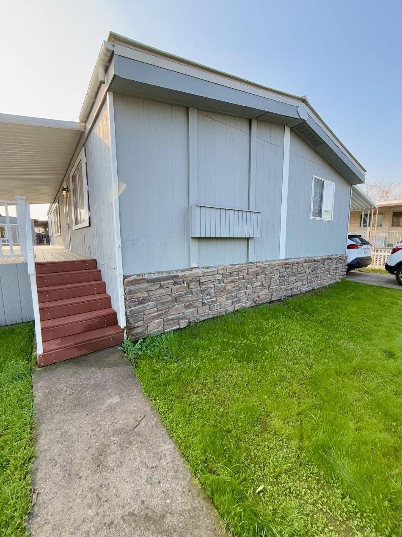 Looking for a cozy, affordable home in a prime location? This charming – image 7