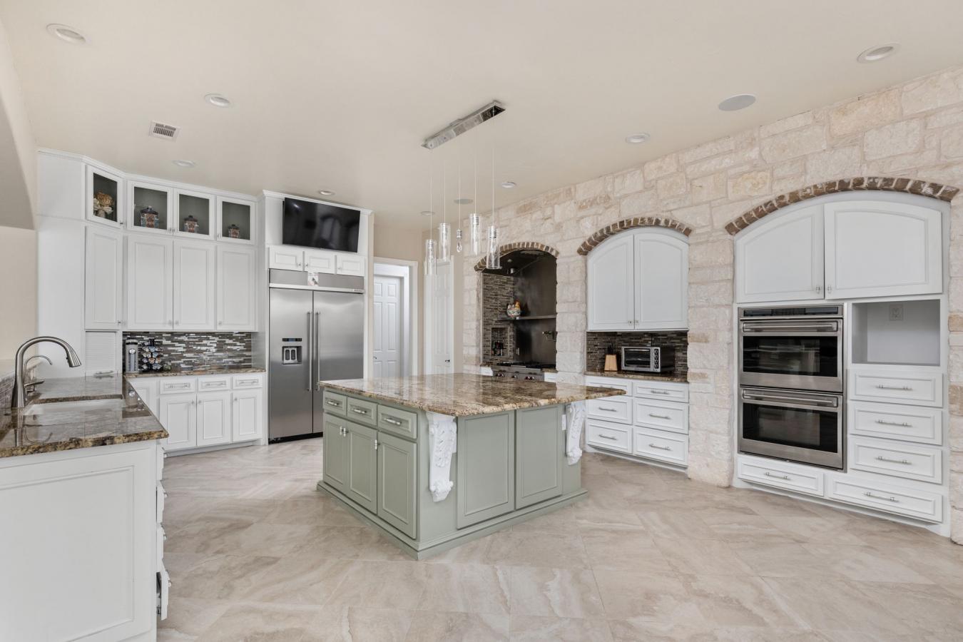 Lakeway, Texas, 78734, United States, 7 Bedrooms Bedrooms, ,5 BathroomsBathrooms,Residential,For Sale,1714828