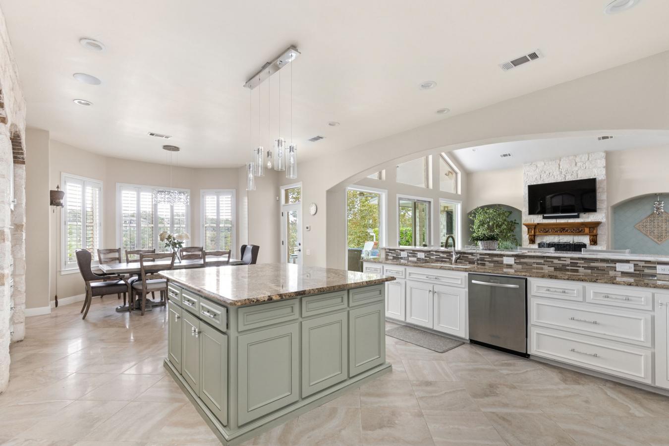 Lakeway, Texas, 78734, United States, 7 Bedrooms Bedrooms, ,5 BathroomsBathrooms,Residential,For Sale,1714828