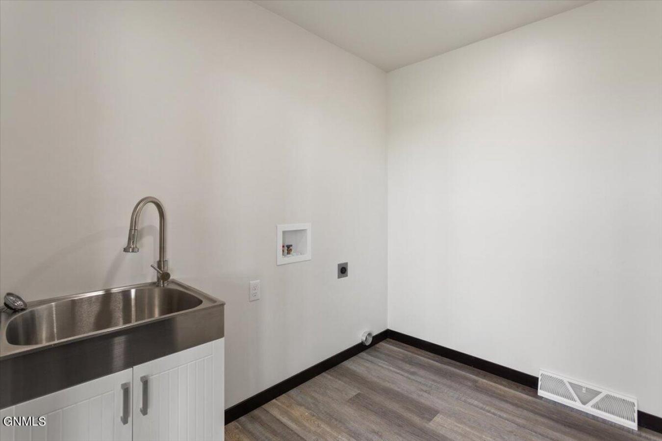 Williston, North Dakota, 58801, United States, 3 Bedrooms Bedrooms, ,2 BathroomsBathrooms,Residential,For Sale,1714768