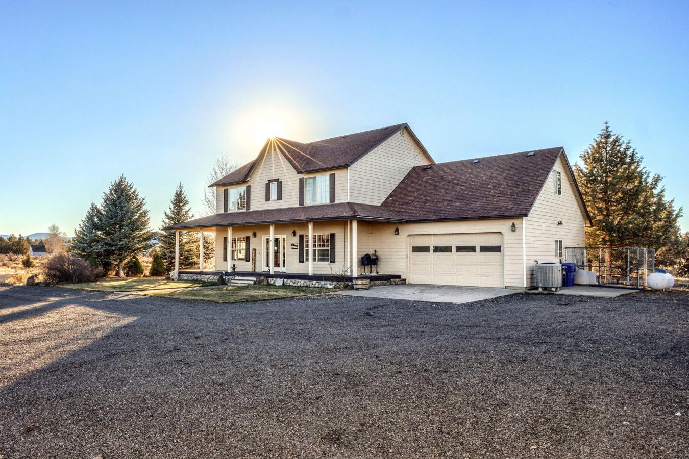 Bend, Oregon, 97702, United States, 4 Bedrooms Bedrooms, ,2 BathroomsBathrooms,Residential,For Sale,1714738