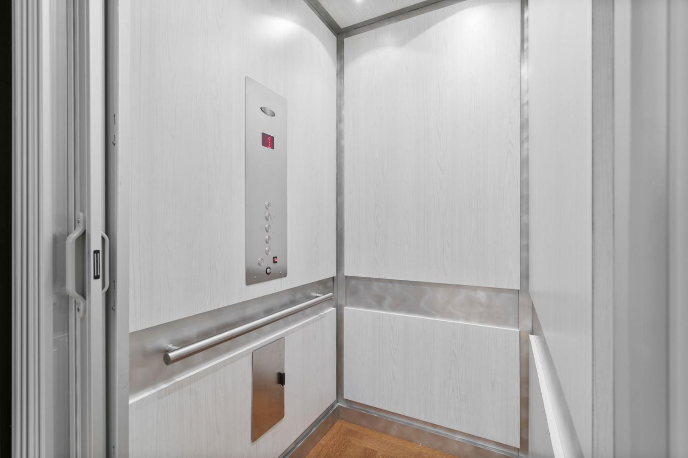 Richmond Hill, ON, L4C 6X6, Canada, 5 Bedrooms Bedrooms, ,9 BathroomsBathrooms,Residential,For Sale,1714733