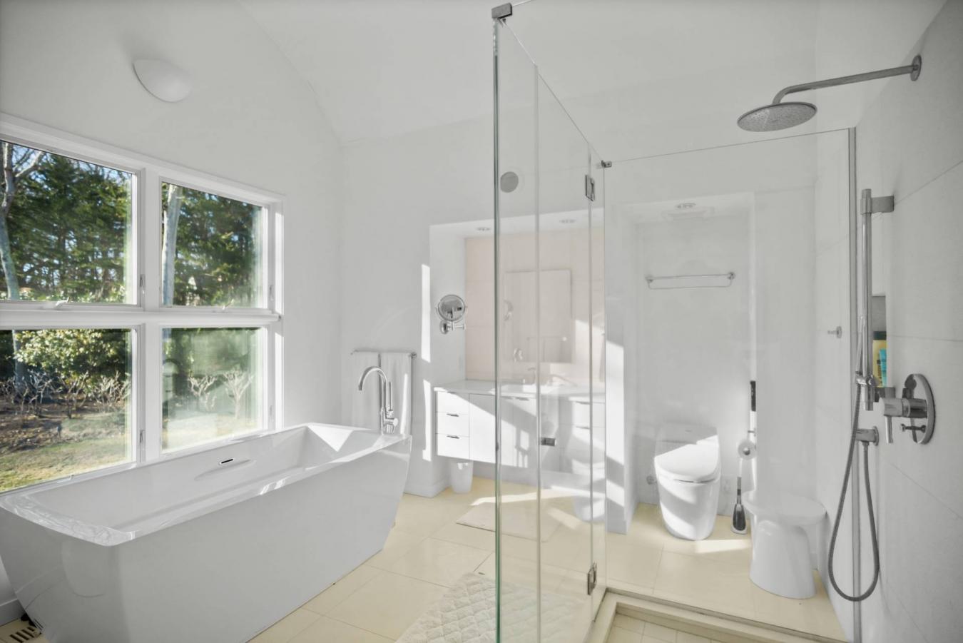 East Hampton, New York, 11937, United States, 5 Bedrooms Bedrooms, ,6 BathroomsBathrooms,Residential,For Sale,1828898