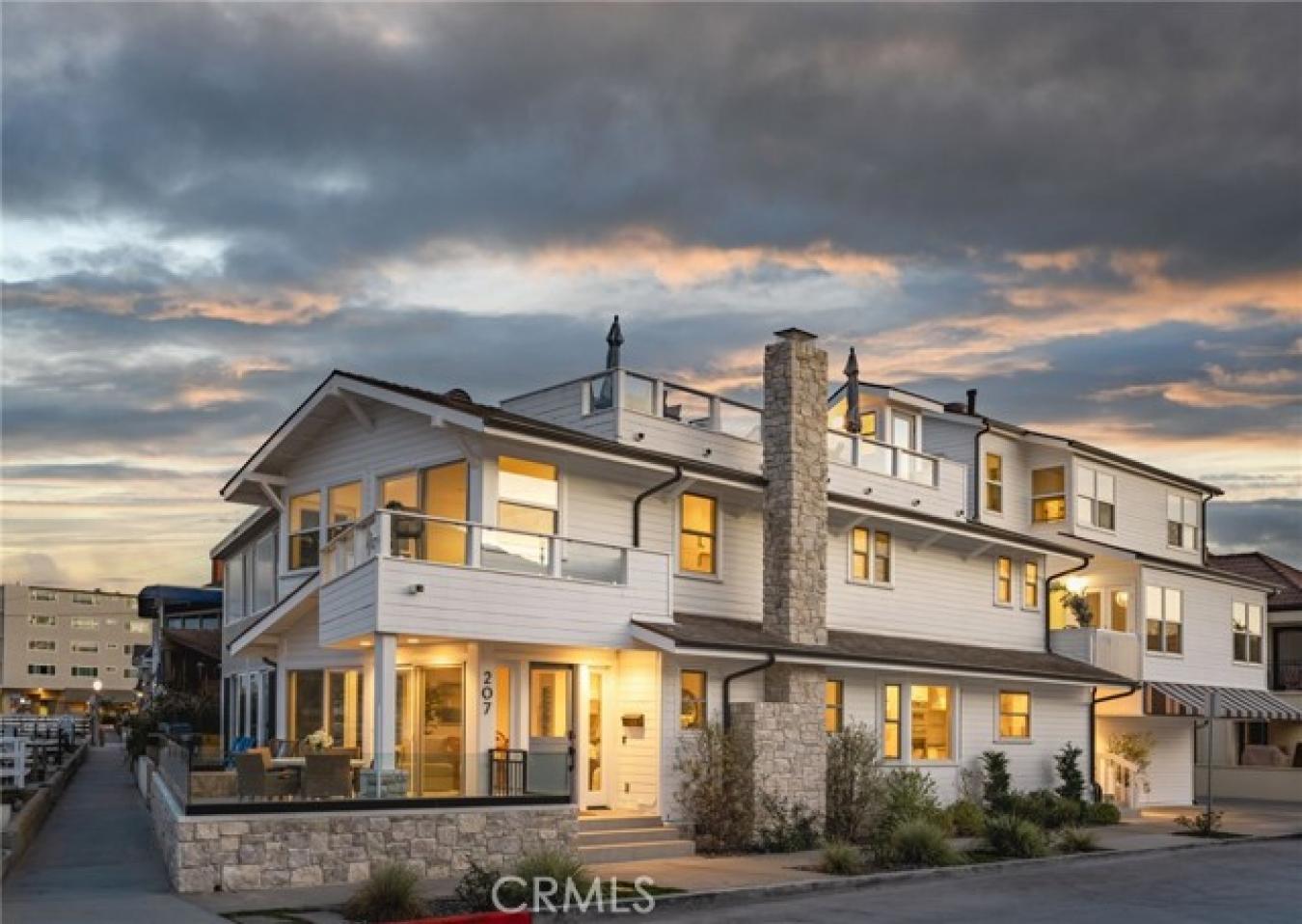 Newport Beach, California, 92661, United States, 5 Bedrooms Bedrooms, ,4 BathroomsBathrooms,Residential,For Sale,1714715