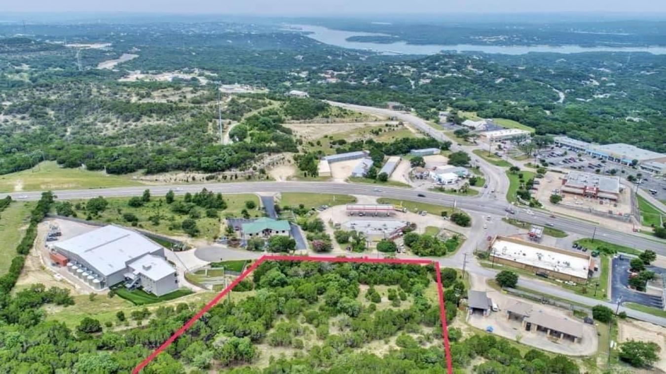 Commercial zoning, large lot, city utilities. Great opportunity in the – image 1