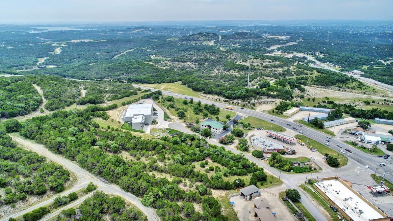 Commercial zoning, large lot, city utilities. Great opportunity in the – image 2