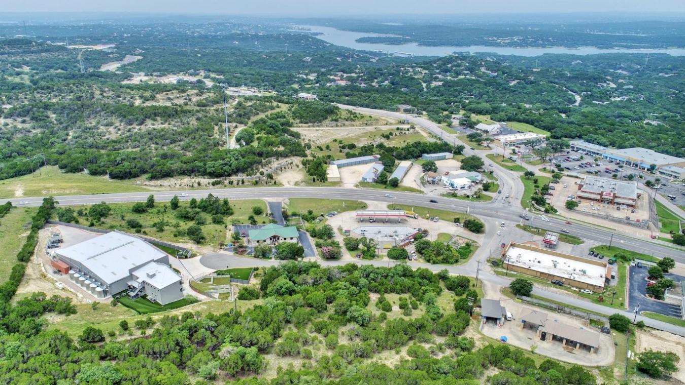 Commercial zoning, large lot, city utilities. Great opportunity in the – image 3