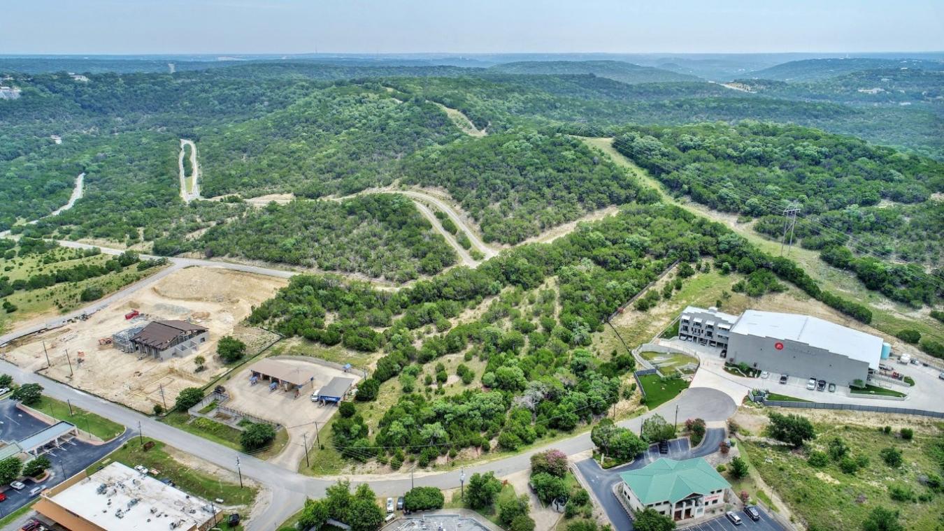 Commercial zoning, large lot, city utilities. Great opportunity in the – image 4
