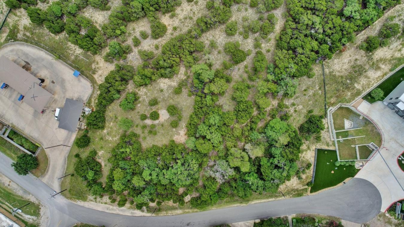 Commercial zoning, large lot, city utilities. Great opportunity in the – image 5