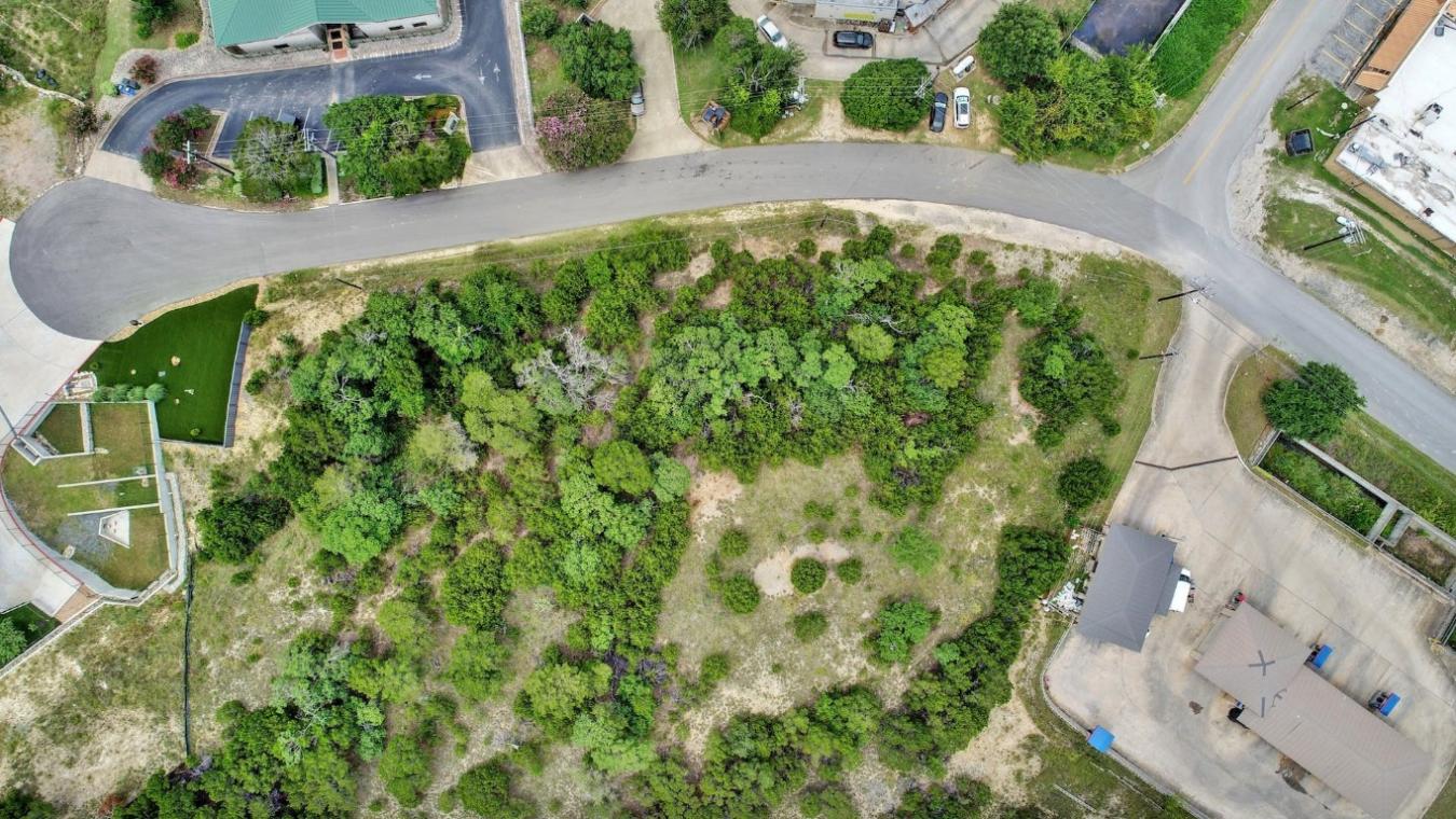 Commercial zoning, large lot, city utilities. Great opportunity in the – image 6