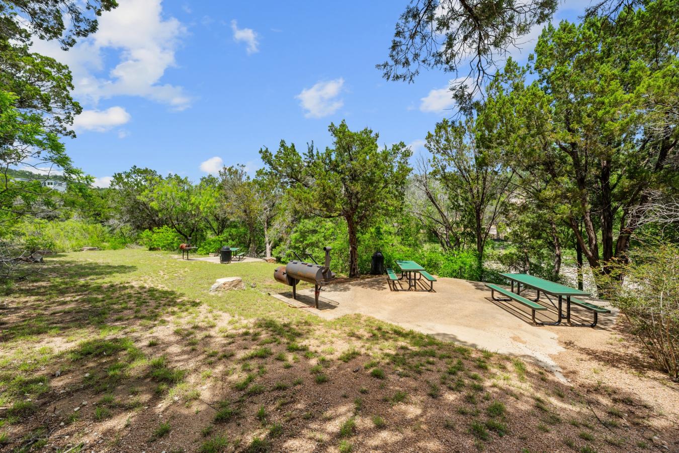 Commercial zoning, large lot, city utilities. Great opportunity in the – image 10