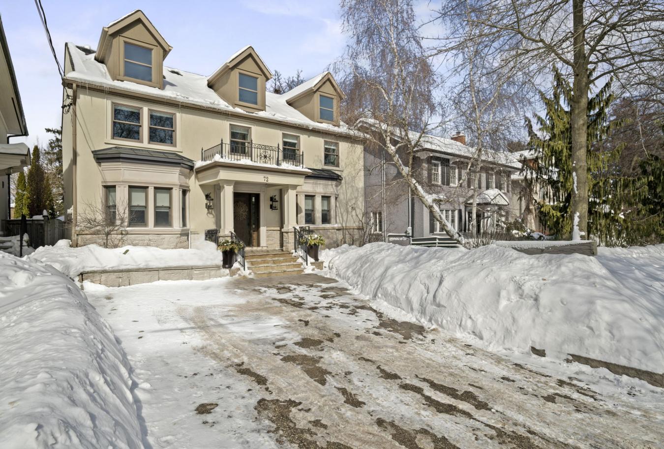Toronto, ON, M4N 2C6, Canada, 4 Bedrooms Bedrooms, ,2 BathroomsBathrooms,Residential,For Sale,1725788