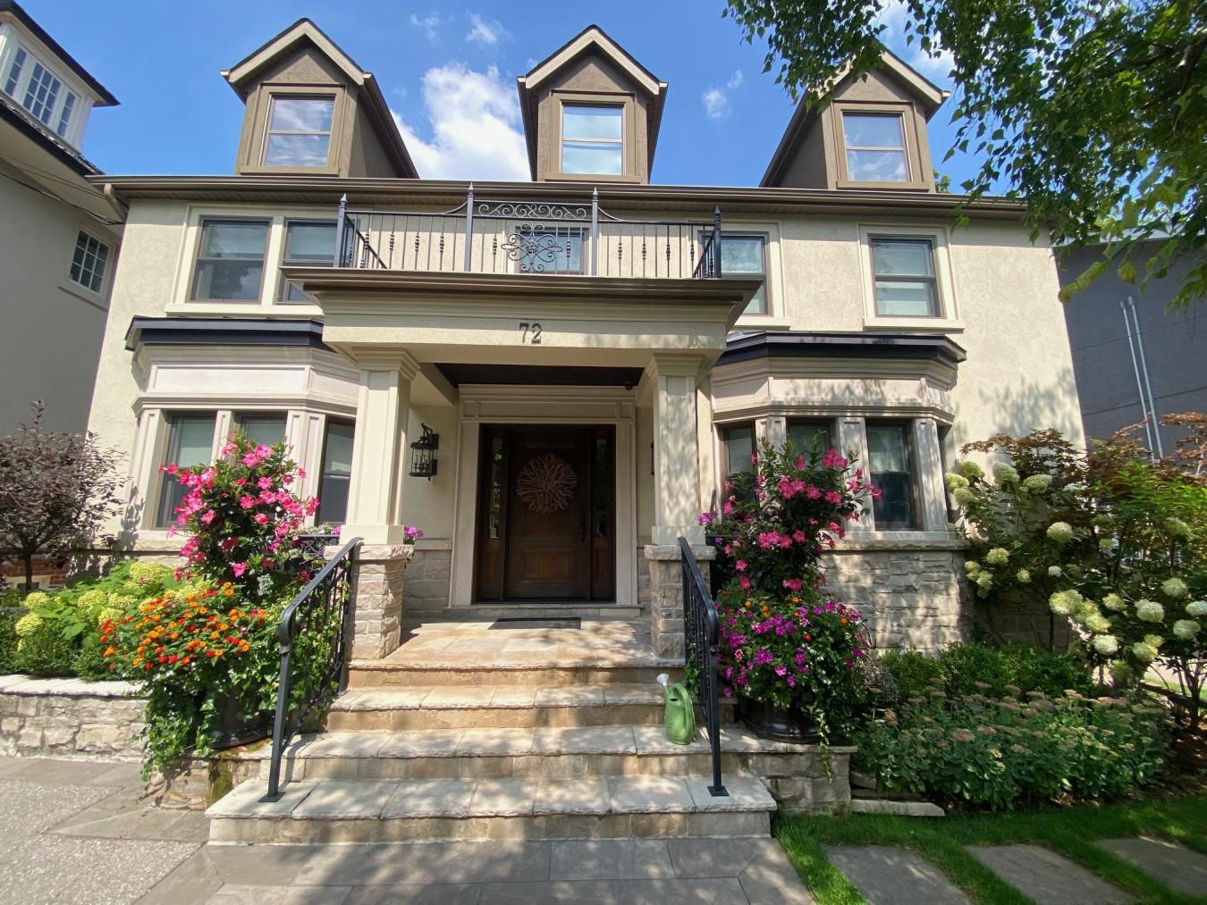 Toronto, ON, M4N 2C6, Canada, 4 Bedrooms Bedrooms, ,2 BathroomsBathrooms,Residential,For Sale,1725788