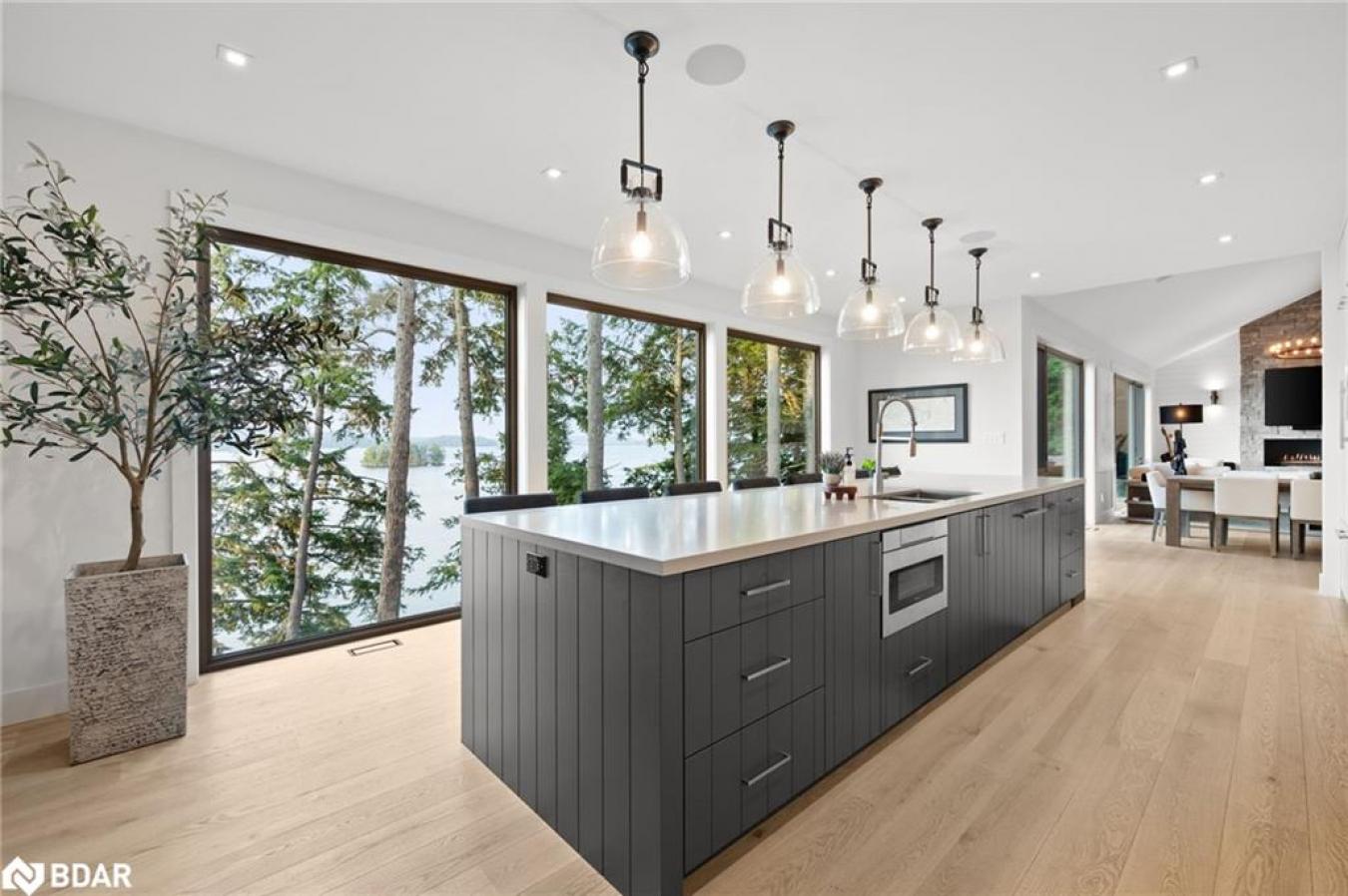 Huntsville, ON, P1H 0C3, Canada, 6 Bedrooms Bedrooms, ,4 BathroomsBathrooms,Residential,For Sale,1725786