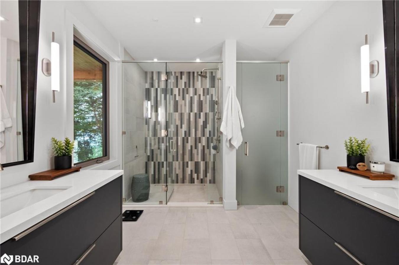 Huntsville, ON, P1H 0C3, Canada, 6 Bedrooms Bedrooms, ,4 BathroomsBathrooms,Residential,For Sale,1725786
