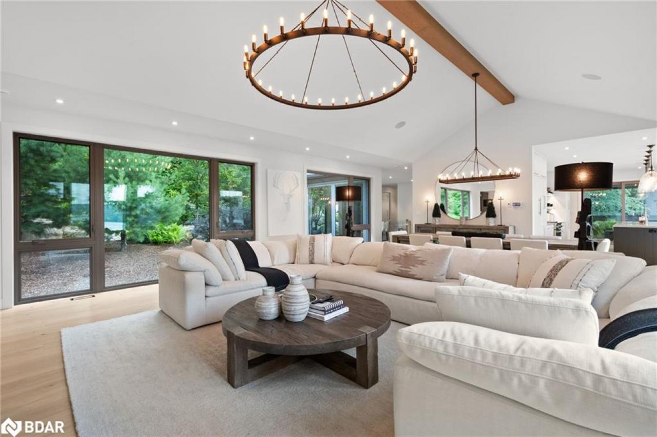 Huntsville, ON, P1H 0C3, Canada, 6 Bedrooms Bedrooms, ,4 BathroomsBathrooms,Residential,For Sale,1725786