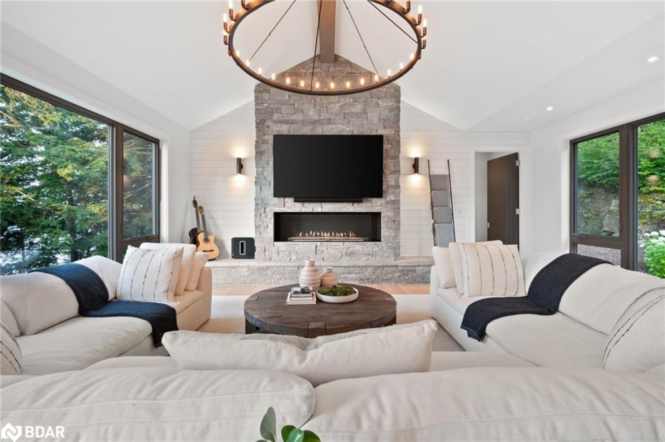 Huntsville, ON, P1H 0C3, Canada, 6 Bedrooms Bedrooms, ,4 BathroomsBathrooms,Residential,For Sale,1725786