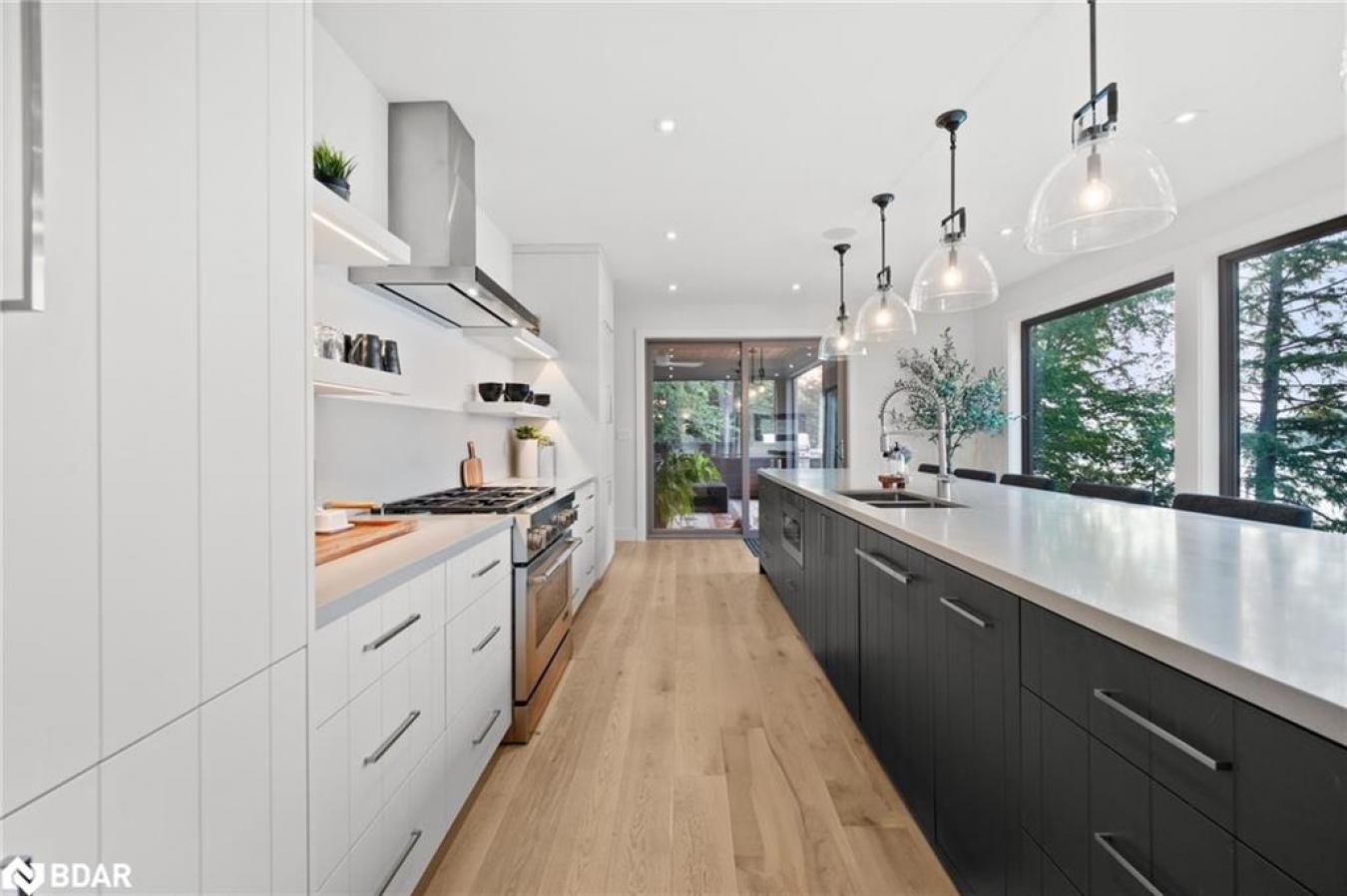 Huntsville, ON, P1H 0C3, Canada, 6 Bedrooms Bedrooms, ,4 BathroomsBathrooms,Residential,For Sale,1725786