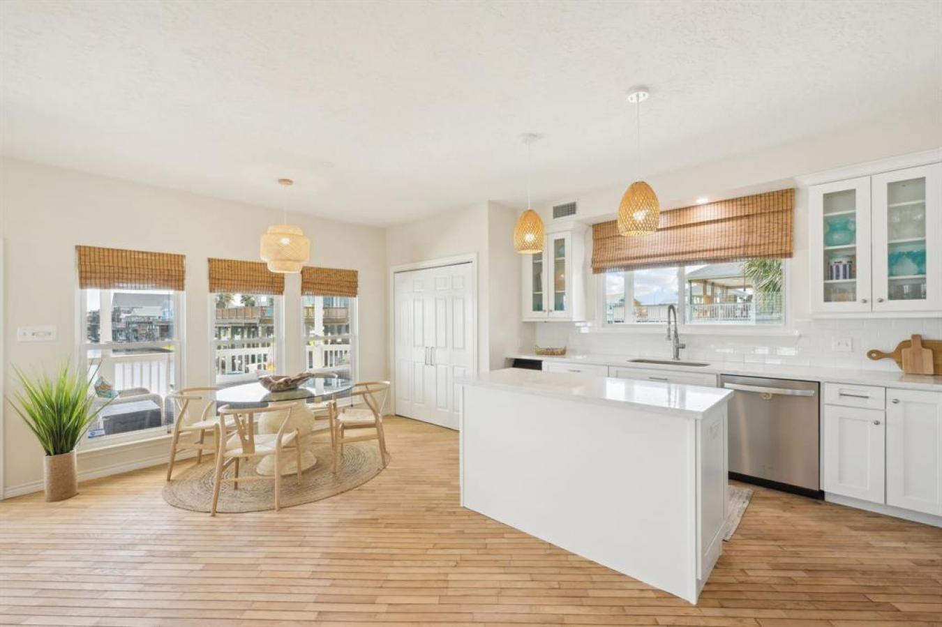 Galveston, Texas, 77554, United States, 5 Bedrooms Bedrooms, ,3 BathroomsBathrooms,Residential,For Sale,1725775