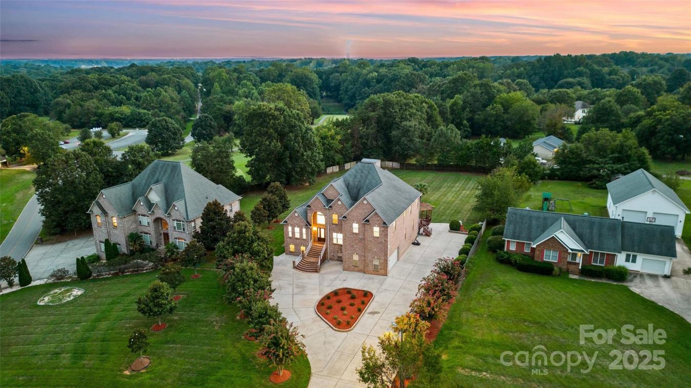 Mooresville, North Carolina, 28117, United States, 5 Bedrooms Bedrooms, ,5 BathroomsBathrooms,Residential,For Sale,1725772