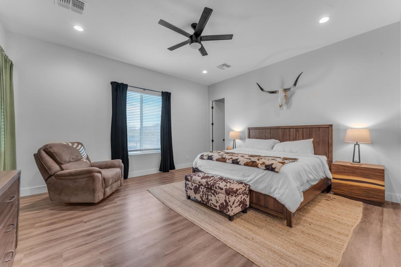 Phoenix, Arizona, 85086, United States, 5 Bedrooms Bedrooms, ,5 BathroomsBathrooms,Residential,For Sale,1945429