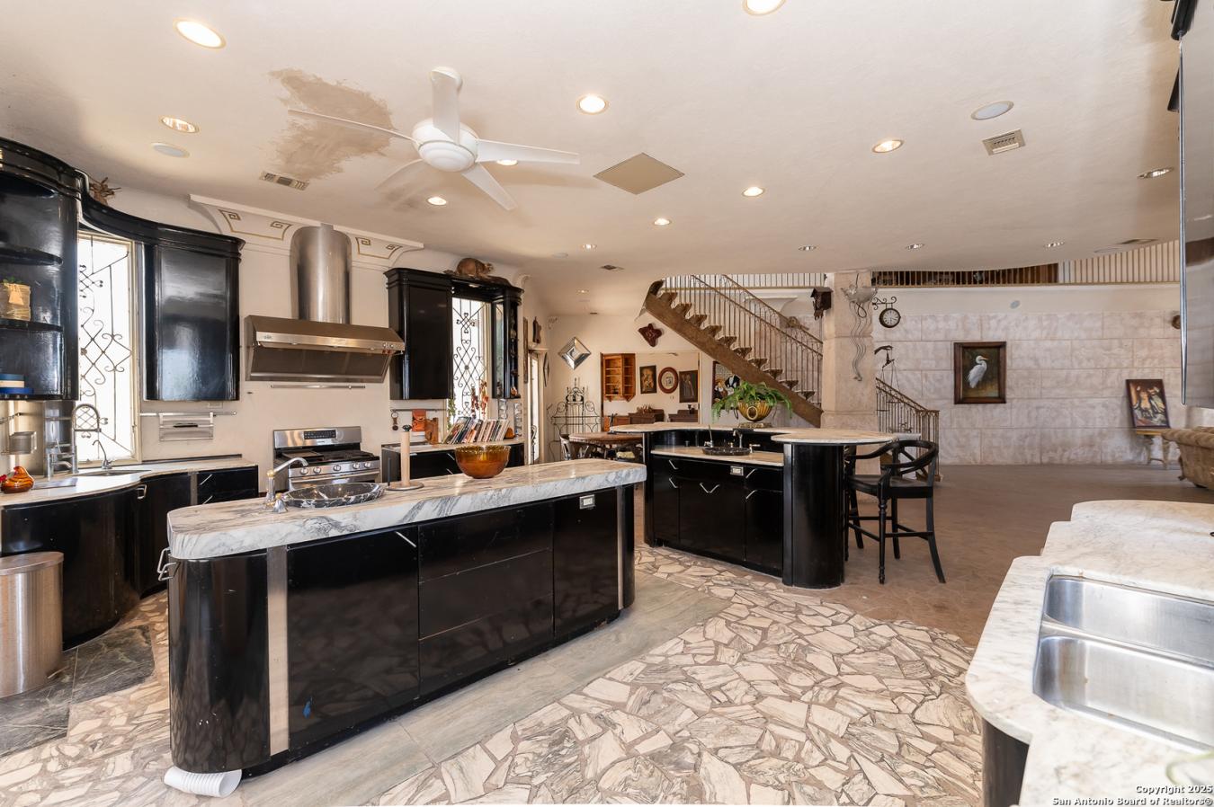 Pleasanton, Texas, 78064, United States, 9 Bedrooms Bedrooms, ,9 BathroomsBathrooms,Residential,For Sale,1725718