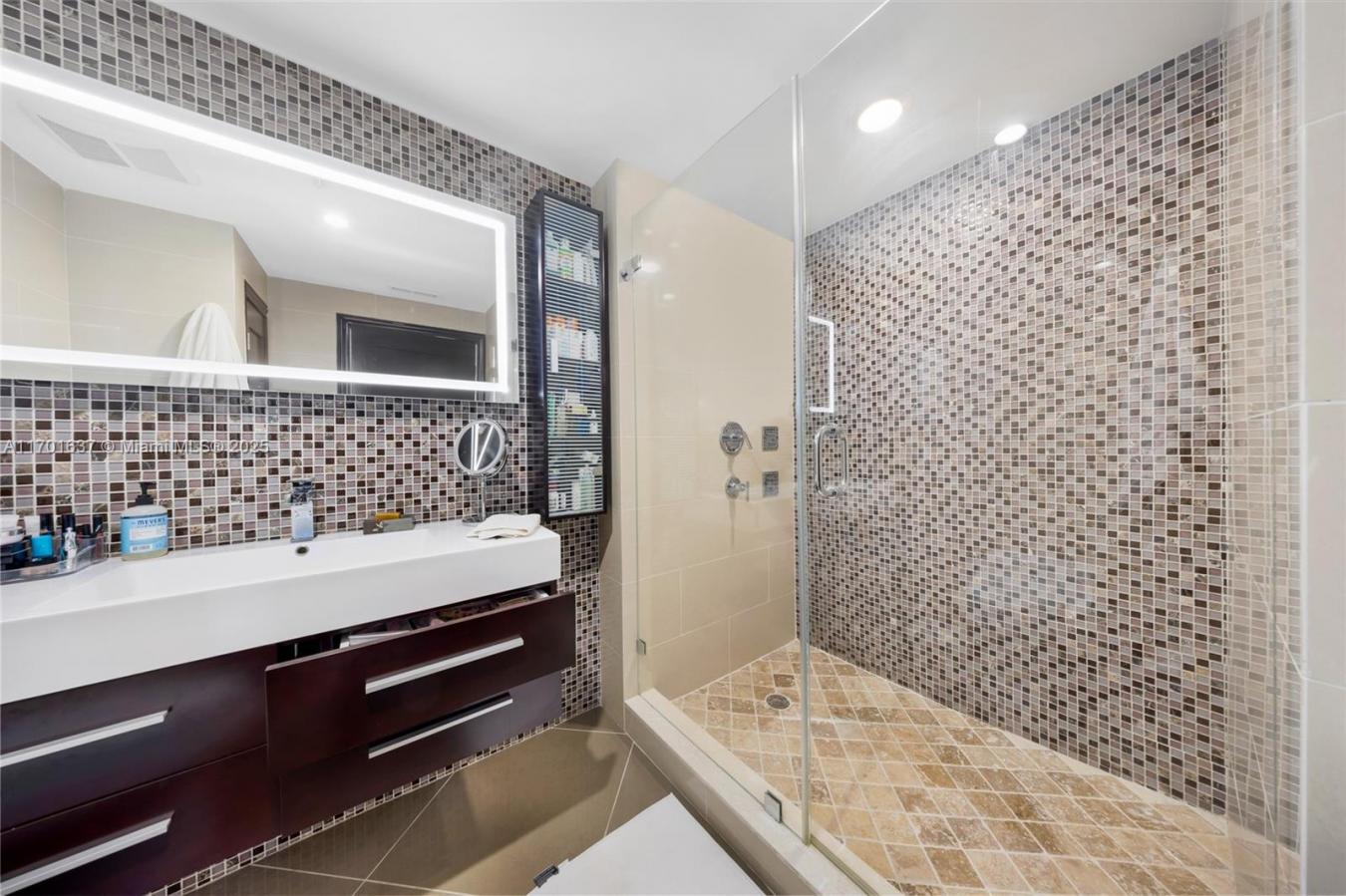 Miami, Florida, 33131, United States, 2 Bedrooms Bedrooms, ,2 BathroomsBathrooms,Residential,For Sale,1725706