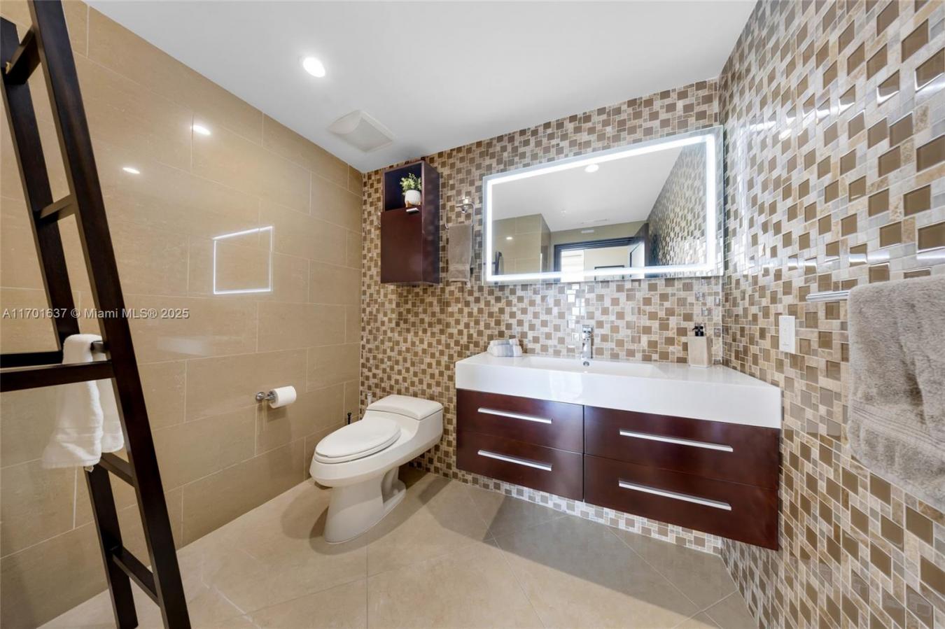 Miami, Florida, 33131, United States, 2 Bedrooms Bedrooms, ,2 BathroomsBathrooms,Residential,For Sale,1725706