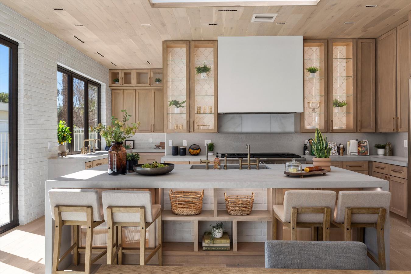 Las Vegas, Nevada, 89107, United States, 4 Bedrooms Bedrooms, ,5 BathroomsBathrooms,Residential,For Sale,1725705