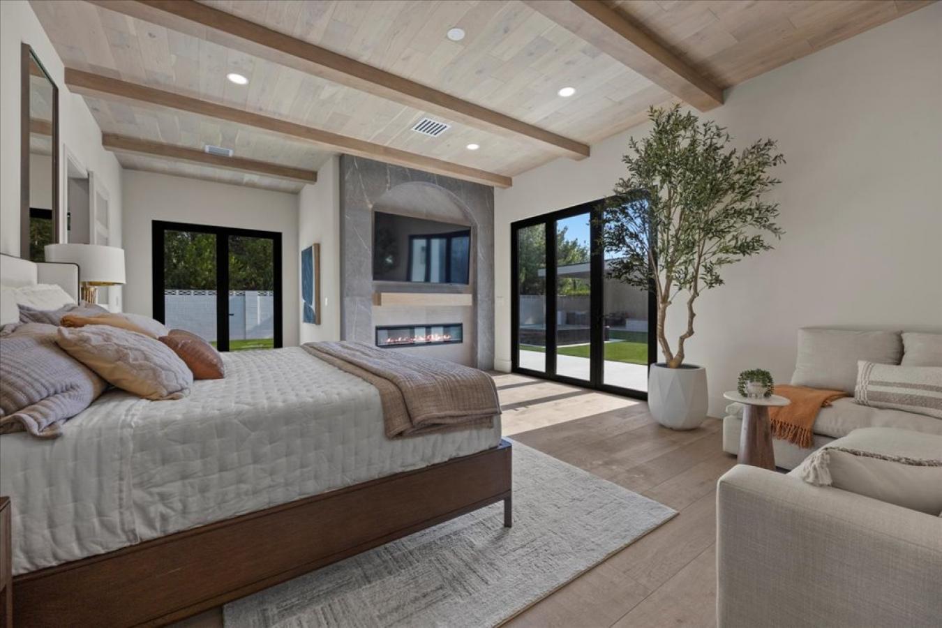 Las Vegas, Nevada, 89107, United States, 4 Bedrooms Bedrooms, ,5 BathroomsBathrooms,Residential,For Sale,1725705