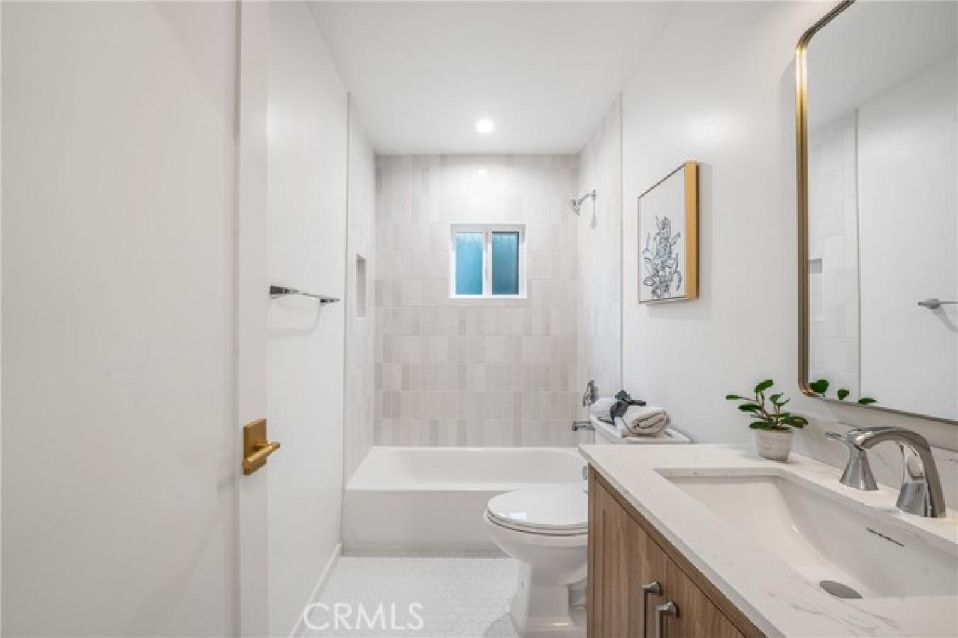 Los Angeles, California, 90043, United States, 5 Bedrooms Bedrooms, ,3 BathroomsBathrooms,Residential,For Sale,1725701