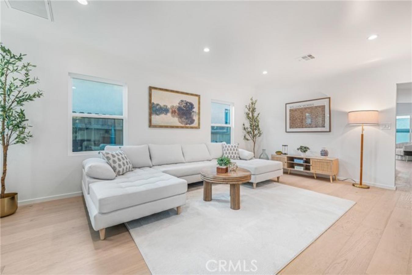 Los Angeles, California, 90043, United States, 5 Bedrooms Bedrooms, ,3 BathroomsBathrooms,Residential,For Sale,1725701