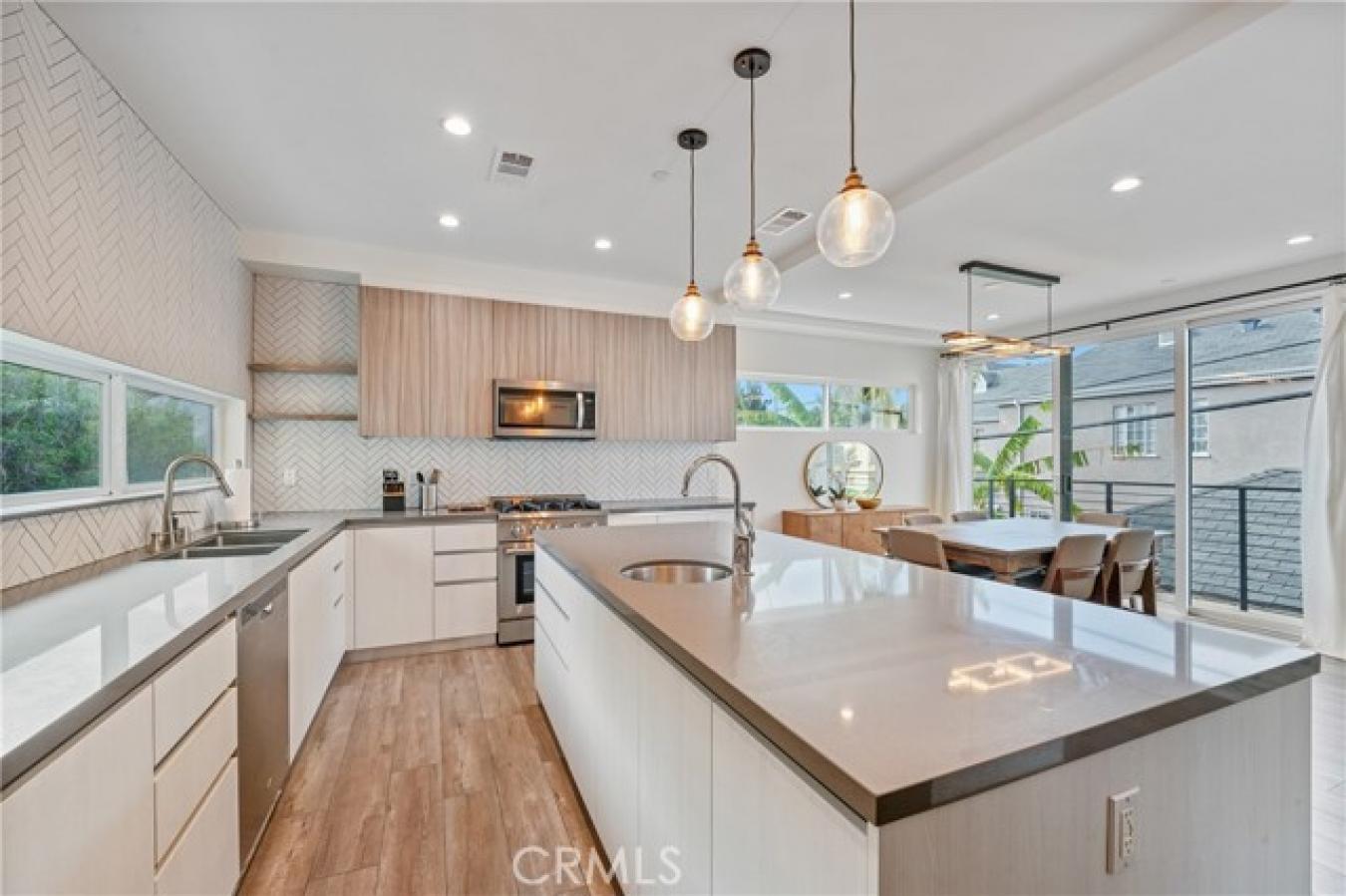 Luxury Short-Term Rental Opportunity in Miracle Mile Step into modern – image 18