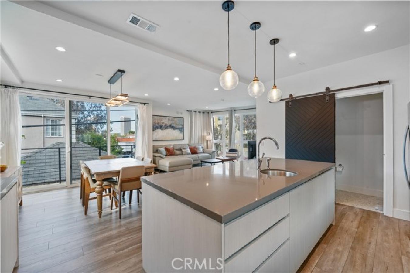 Luxury Short-Term Rental Opportunity in Miracle Mile Step into modern – image 20