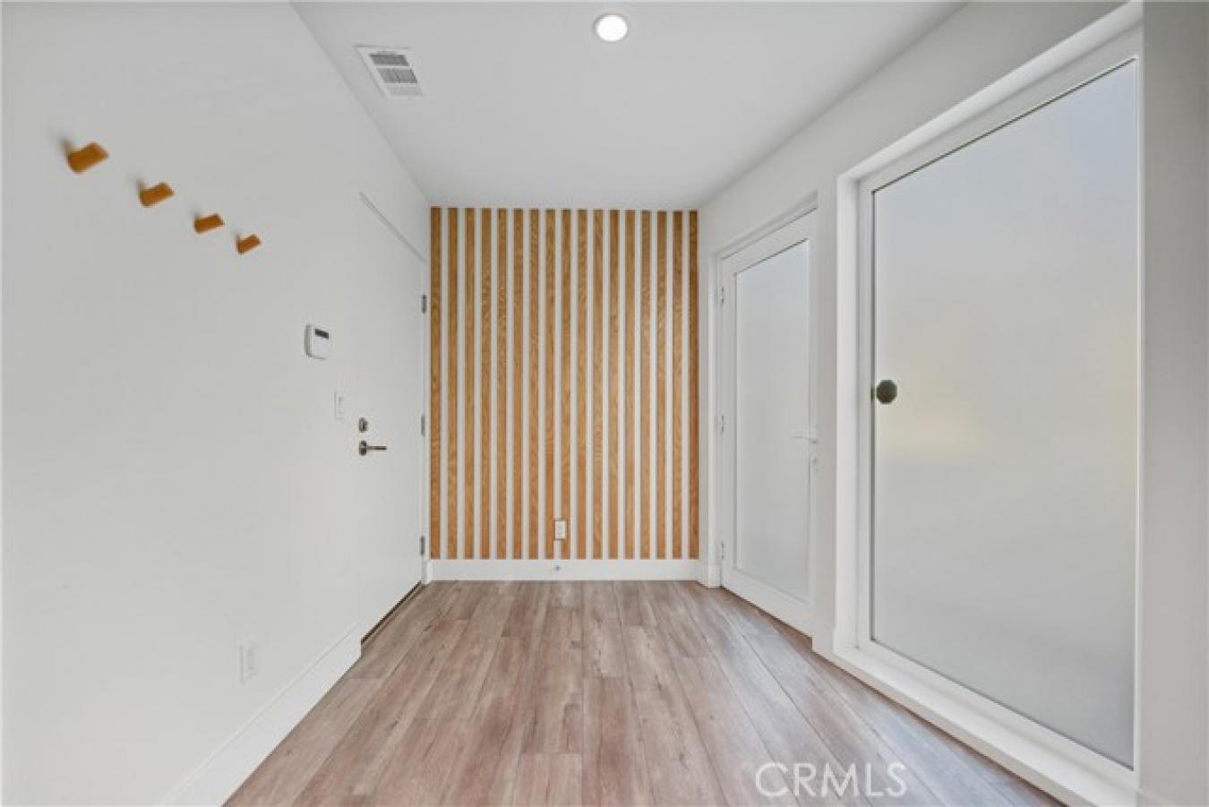 Luxury Short-Term Rental Opportunity in Miracle Mile Step into modern – image 6