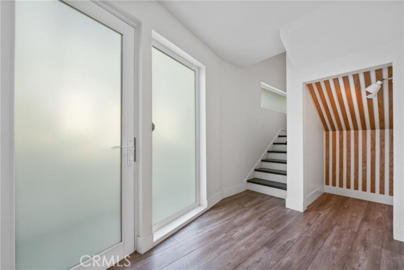 Luxury Short-Term Rental Opportunity in Miracle Mile Step into modern – image 7