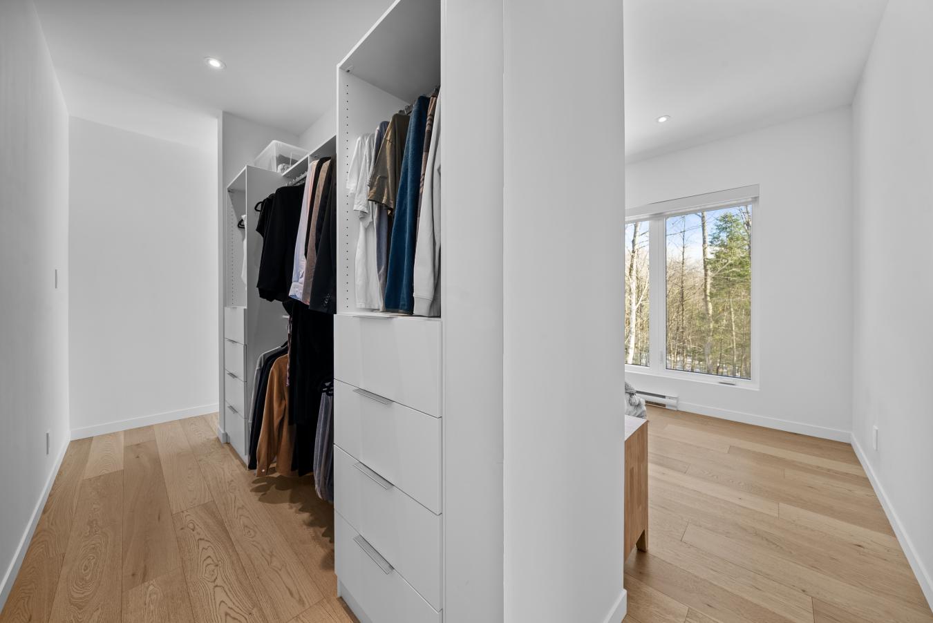 Eastman, QC, J0E1P0, Canada, 3 Bedrooms Bedrooms, ,2 BathroomsBathrooms,Residential,For Sale,1726271