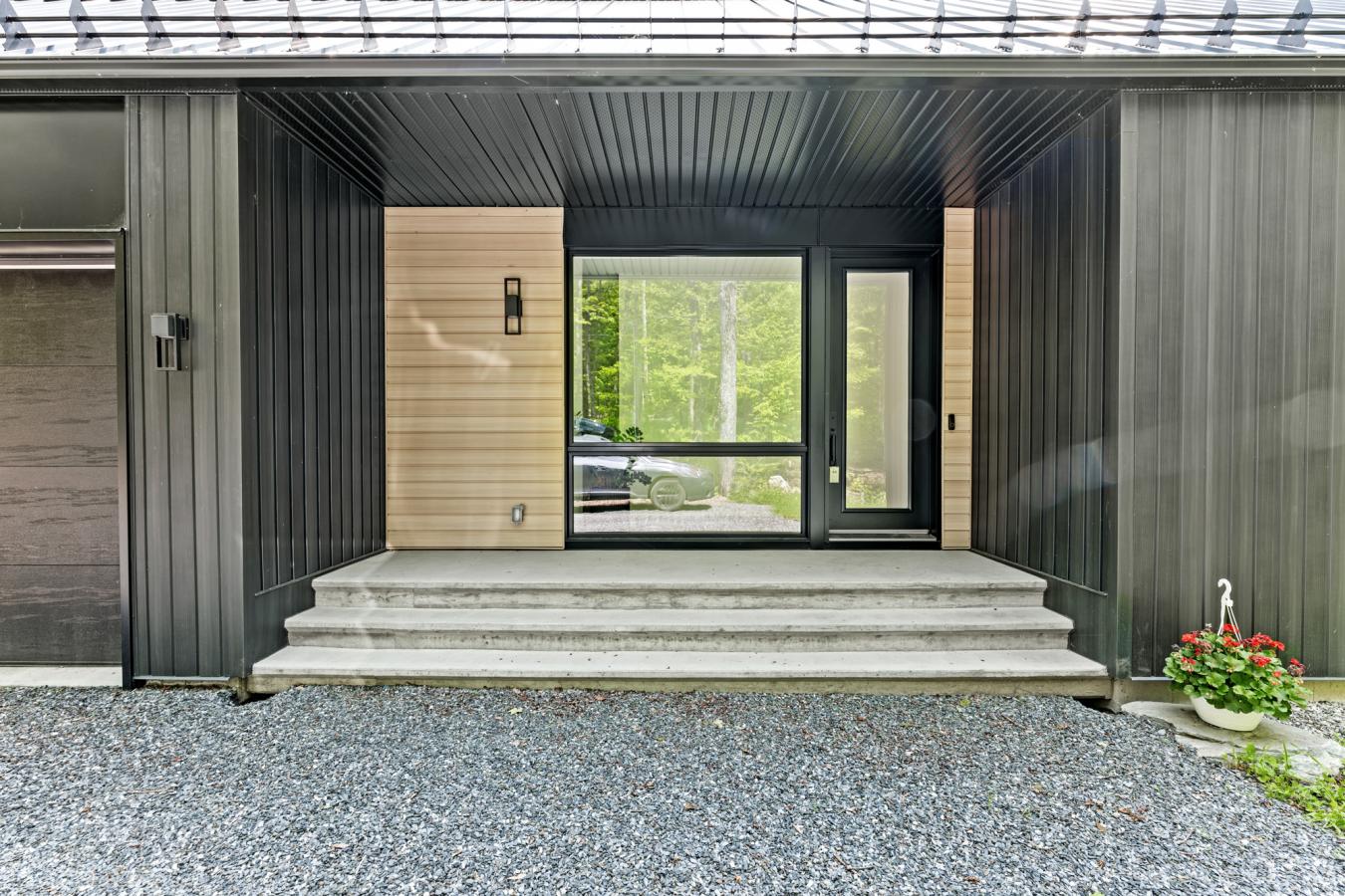 Eastman, QC, J0E1P0, Canada, 3 Bedrooms Bedrooms, ,2 BathroomsBathrooms,Residential,For Sale,1726271